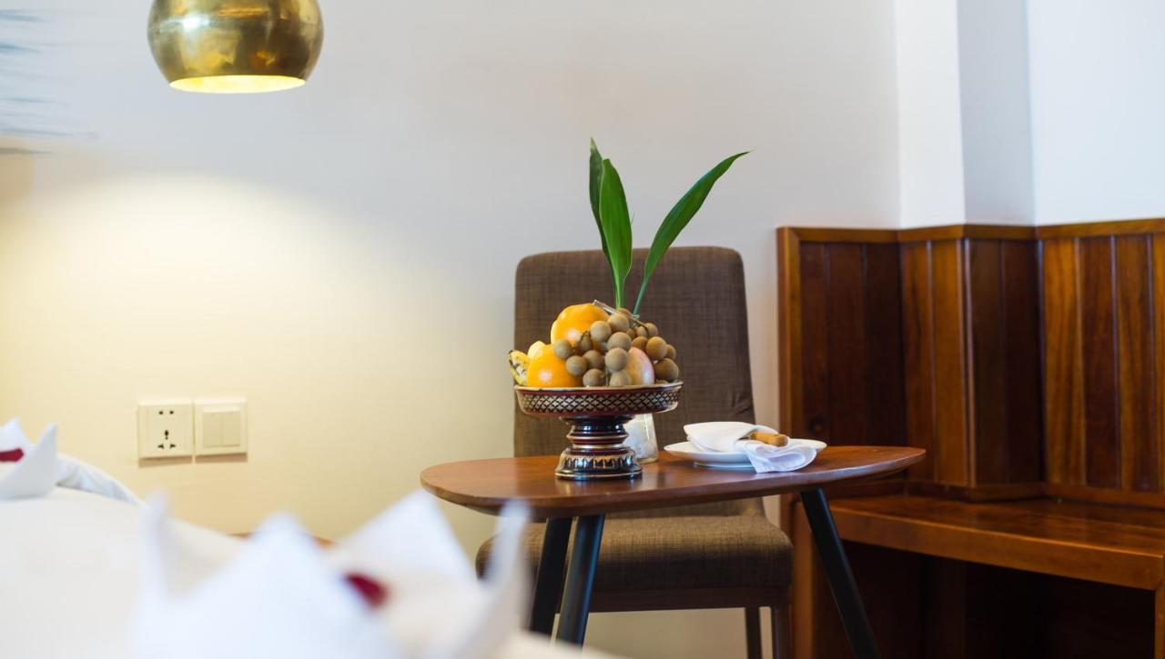 Almond Hotel Bassac River Phnompenh Exteriér fotografie