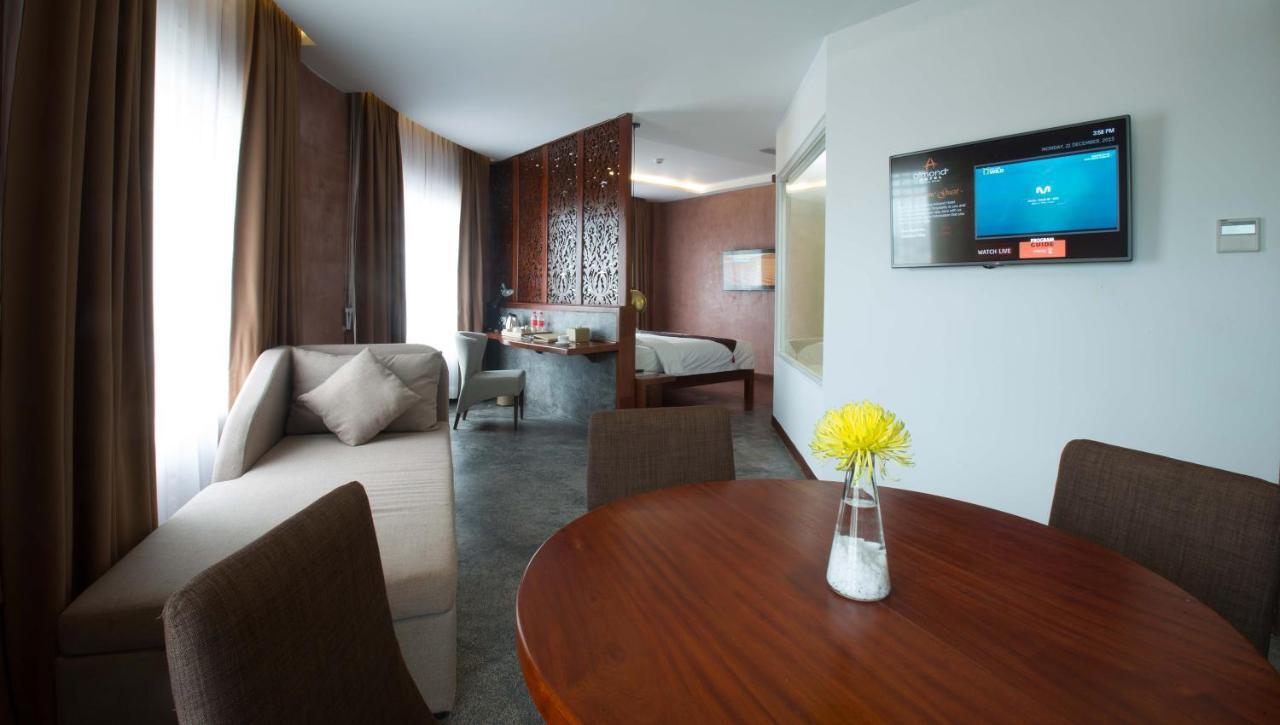 Almond Hotel Bassac River Phnompenh Exteriér fotografie