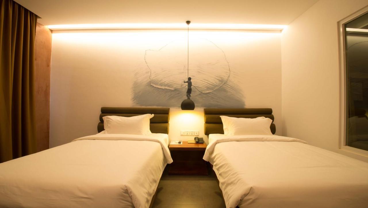 Almond Hotel Bassac River Phnompenh Exteriér fotografie